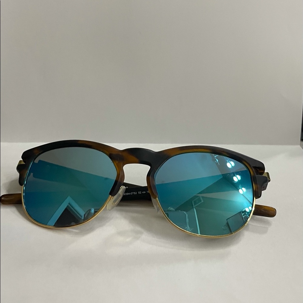 OAKLEY Latch Key Tortoise Shell Polarized